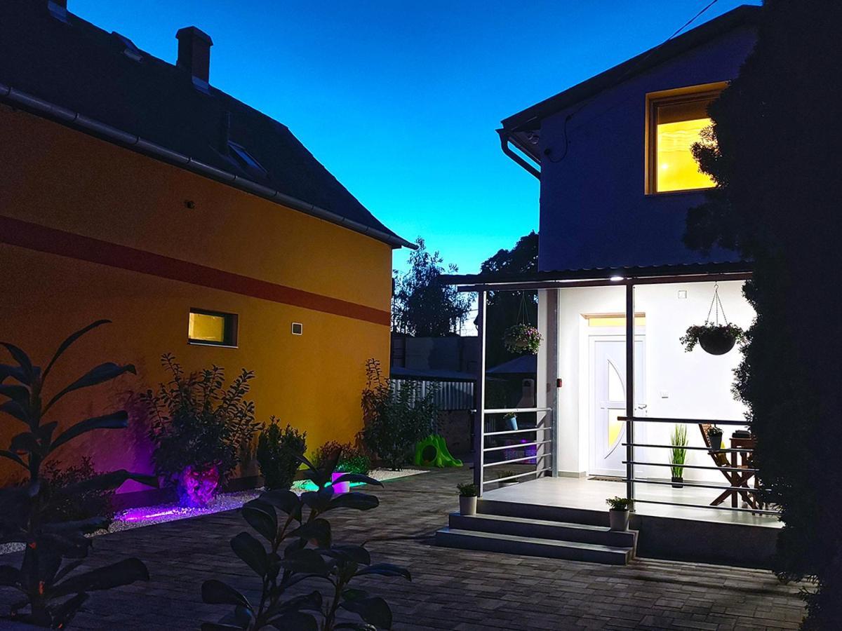 White Stone Apartman Hajduszoboszlo Exterior photo
